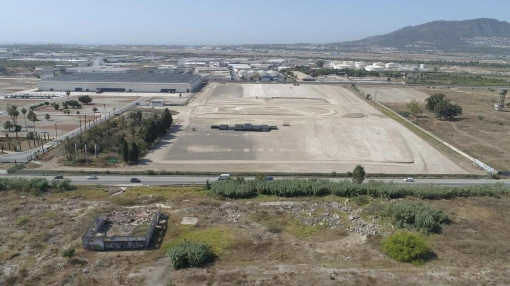 Vista de los terrenos de Intelhorce donde se proyecta el centro logístico de Amazon.