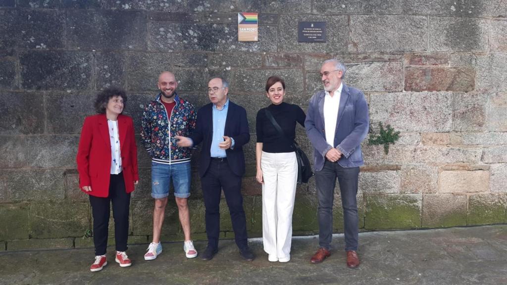 Descubrimiento de la placa en San Pedro.