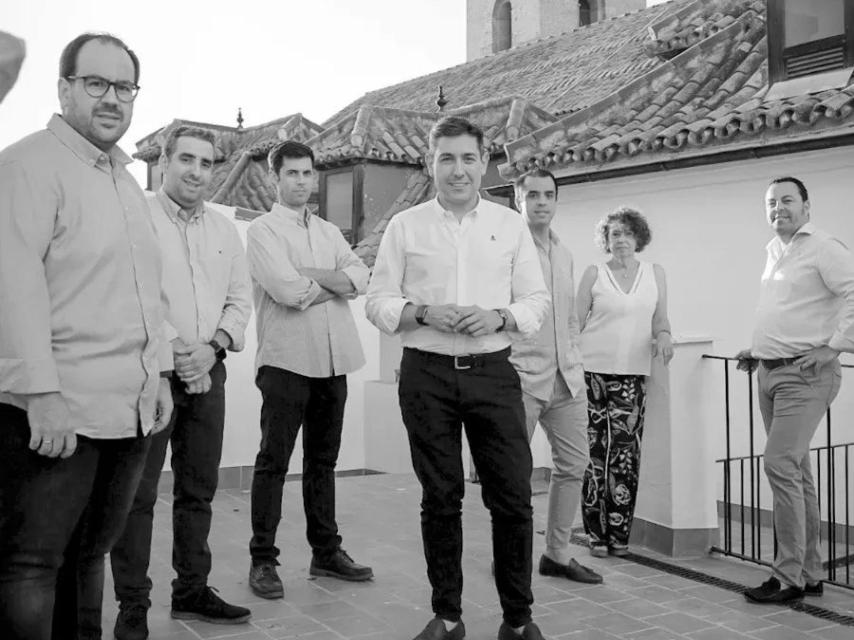 Álvaro González, en el centro de la imagen.