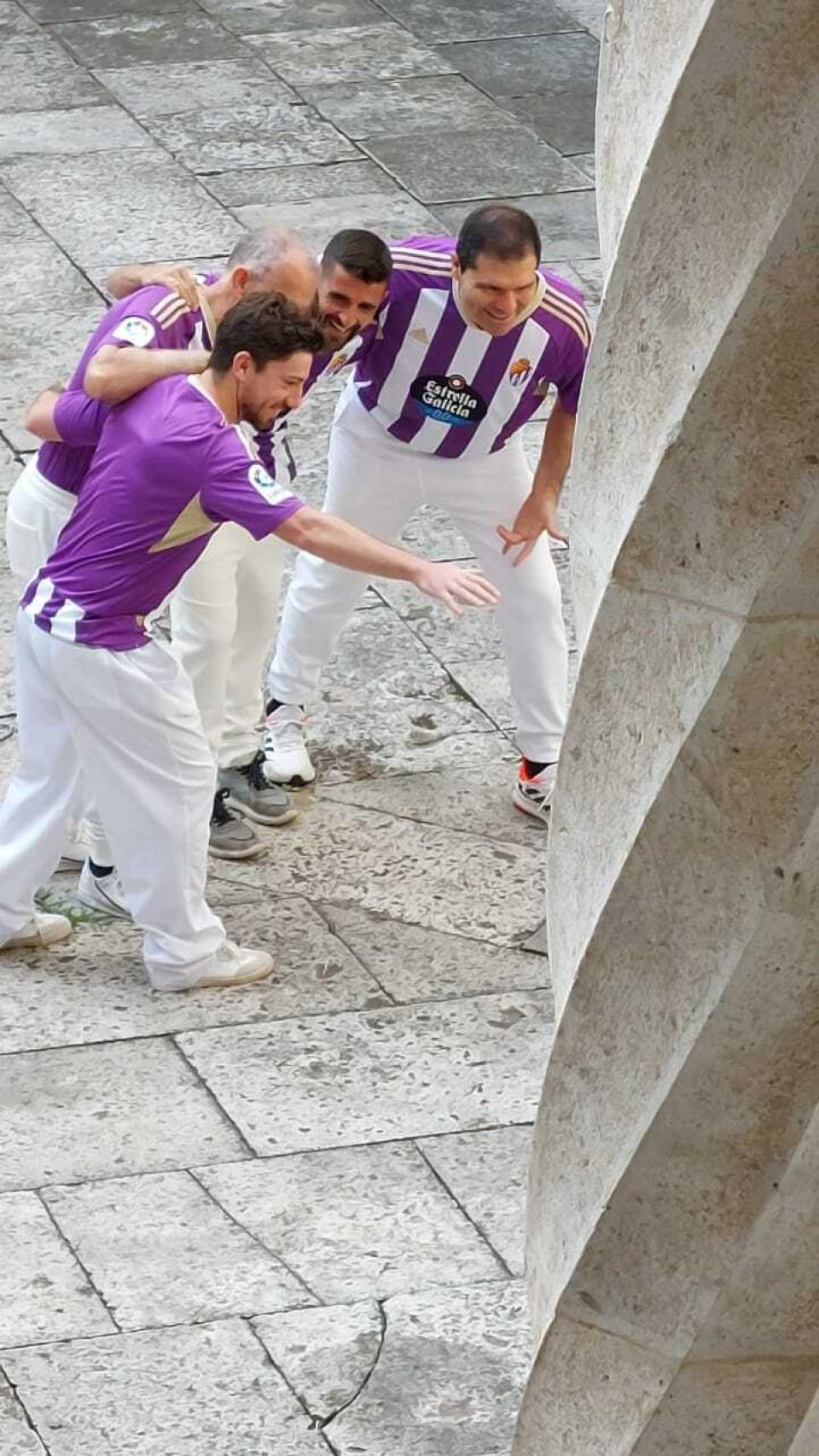 Sisi, Víctor Fernández y Alberto grabando la presentación de las camisetas del Pucela.