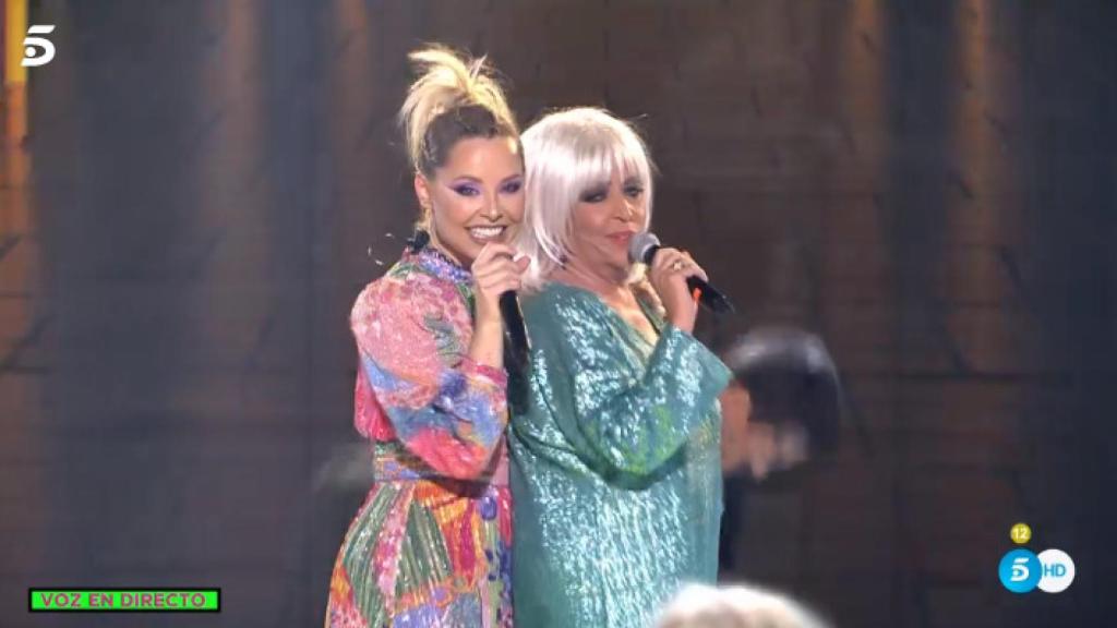 Lydia Lozano homenajea a su marido en 'Sálvame Mediafest'.