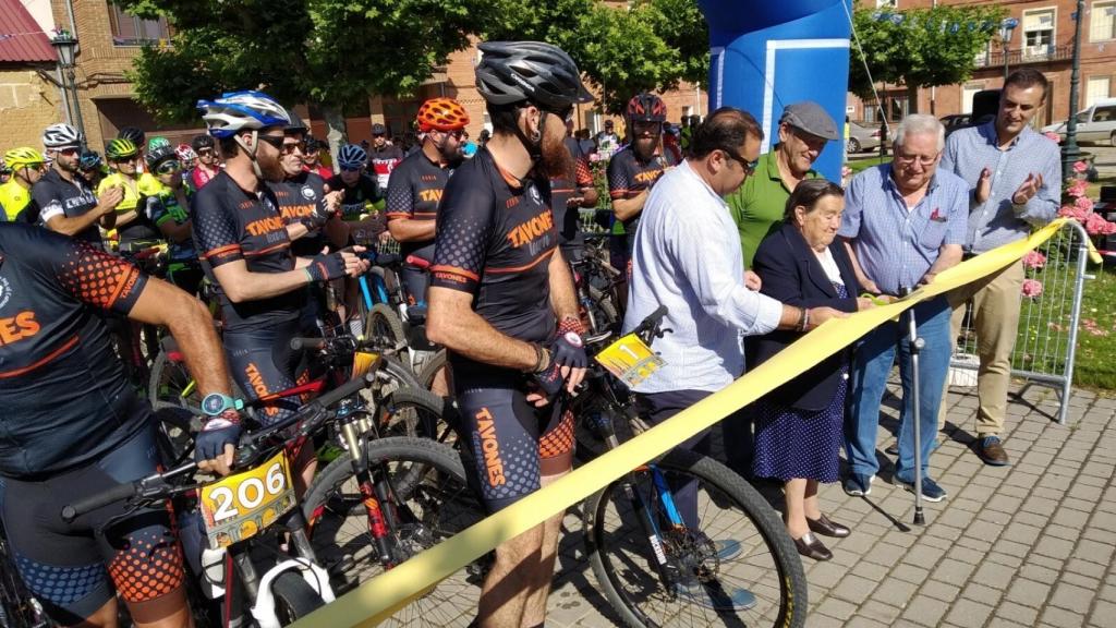 Ciclistas a punto de comenzar la Rutavones