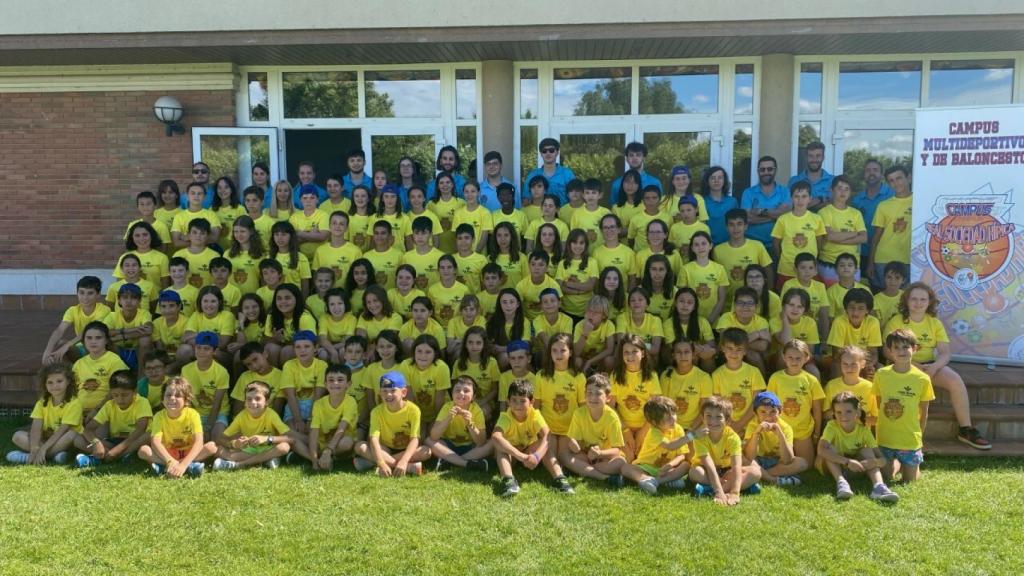 Foto de familia del Campus de la Hípica en Valladolid