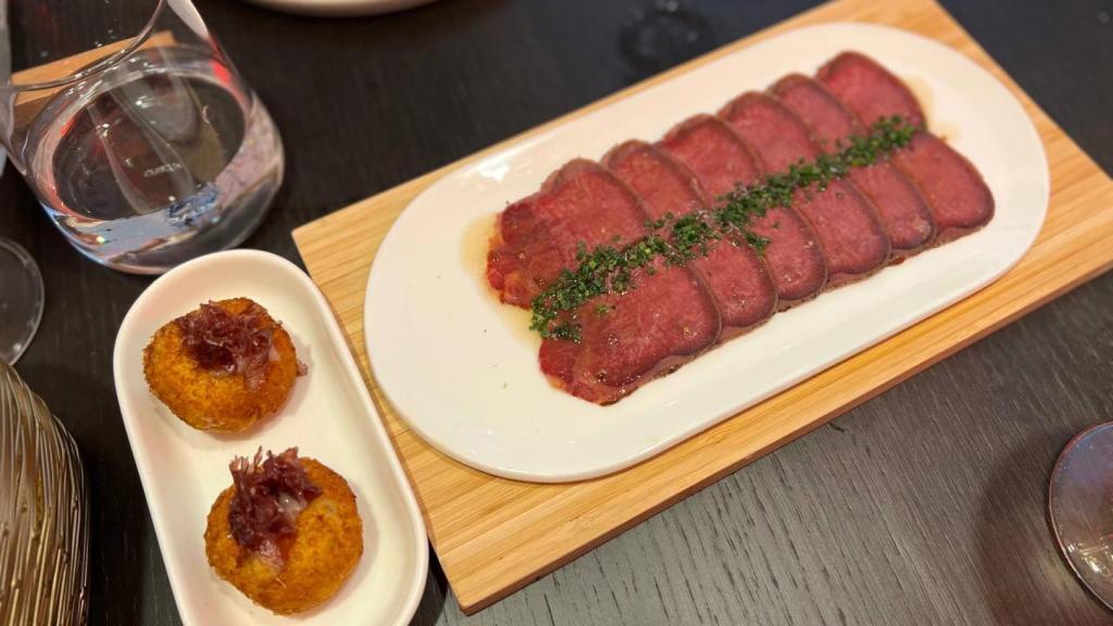 Lengua de ternera en escabeche y croquetas de El Lince