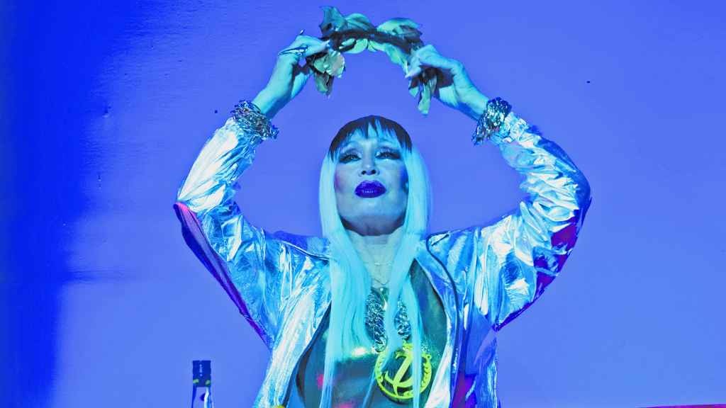 Moria Casán en la piel del cónsul Julio César