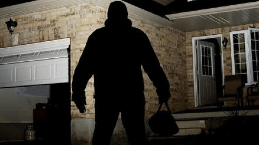 Dramatización de un ladrón.