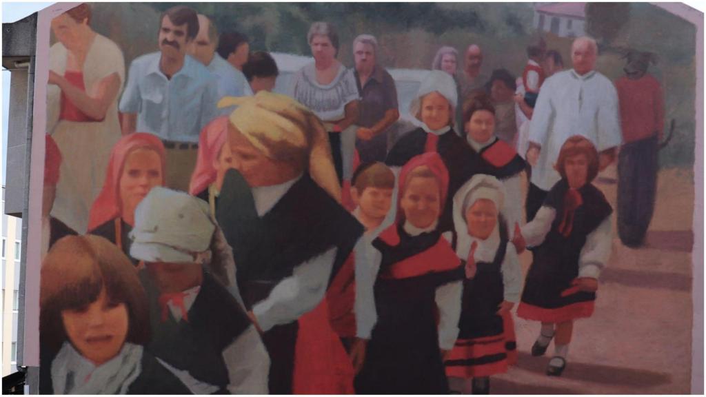 El mural donde aparece el perro procesionando.