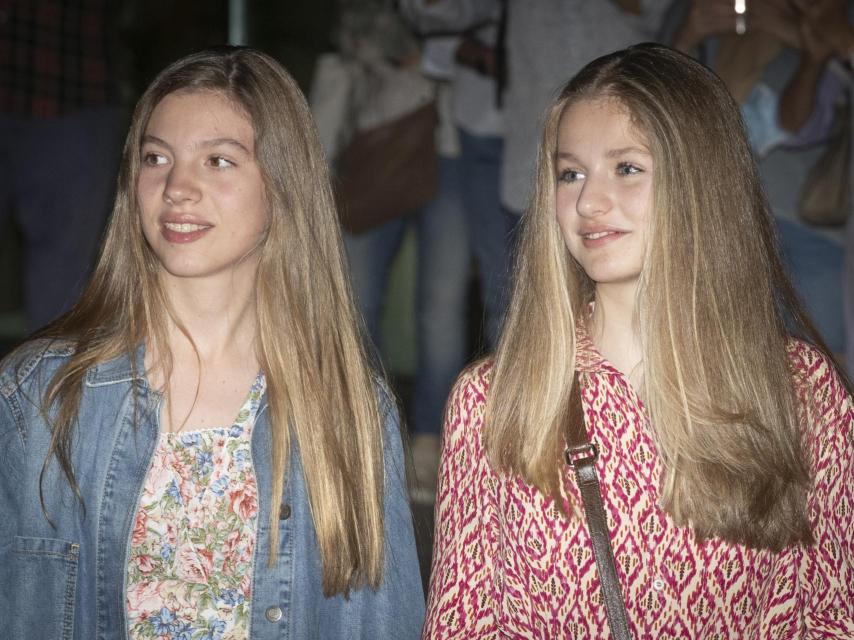 La princesa Leonor y la infanta Sofía posando ante los medios el pasado sábado 25 de junio, en Madrid.