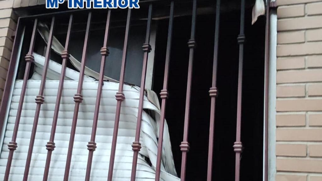 Los equipos de emergencias no pudieron acceder a su interior debido a la magnitud del incendio.