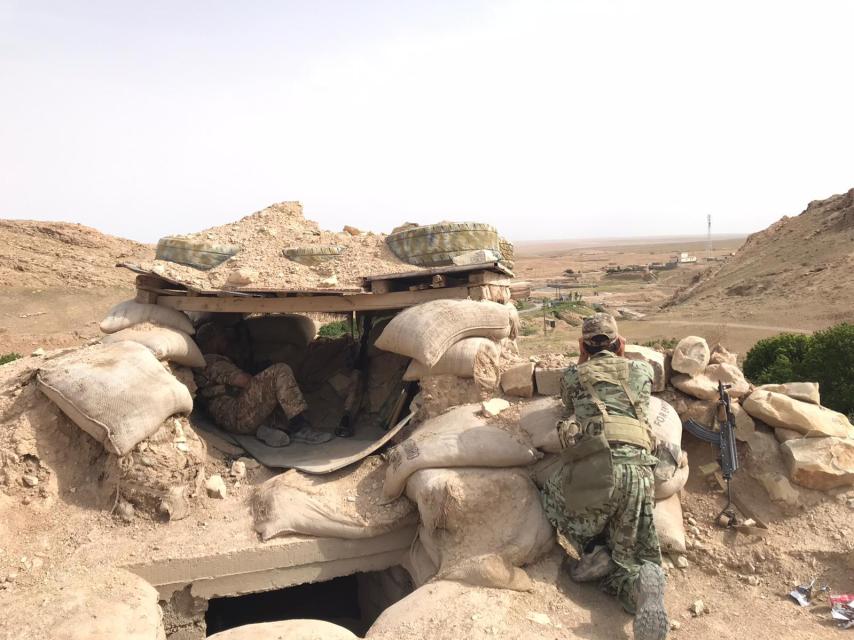 Milicianos españoles en una posición defensiva, esperando a los turcos.