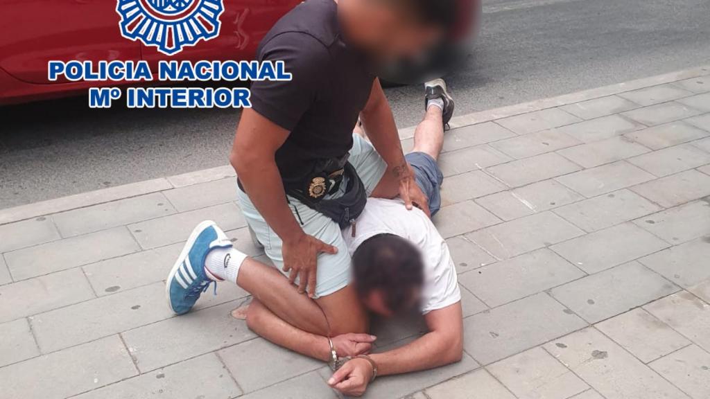 El hombre acusado de tentativa de homicidio fue detenido cuando intentaba huir  a Elche.