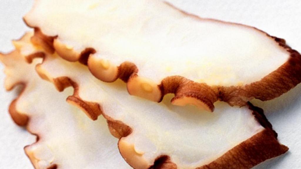 Tentáculos de pulpo fileteados.