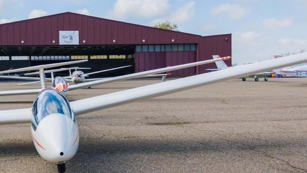 Aviones en el aeródromo de Ocaña.