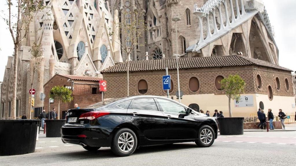 Un vehículo Uber en Barcelona.