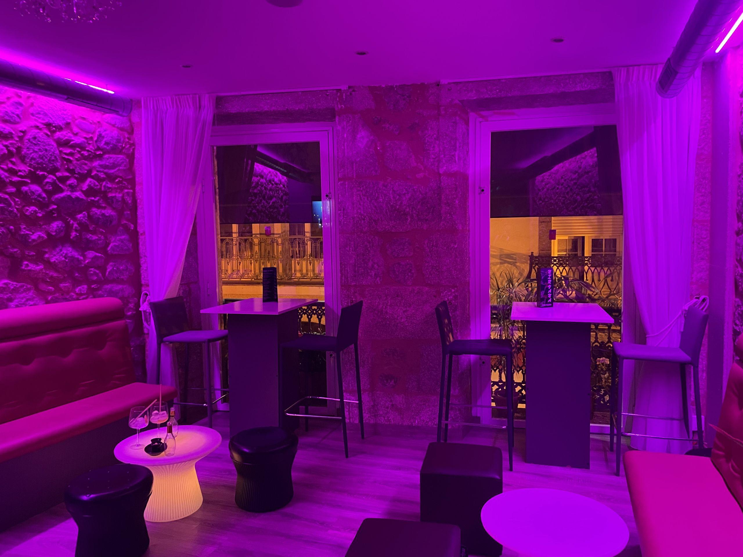 La parte de arriba del local