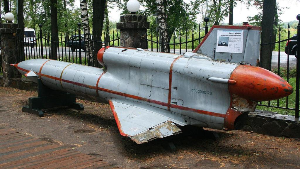 Tupolev Tu-143 fuera de servicio