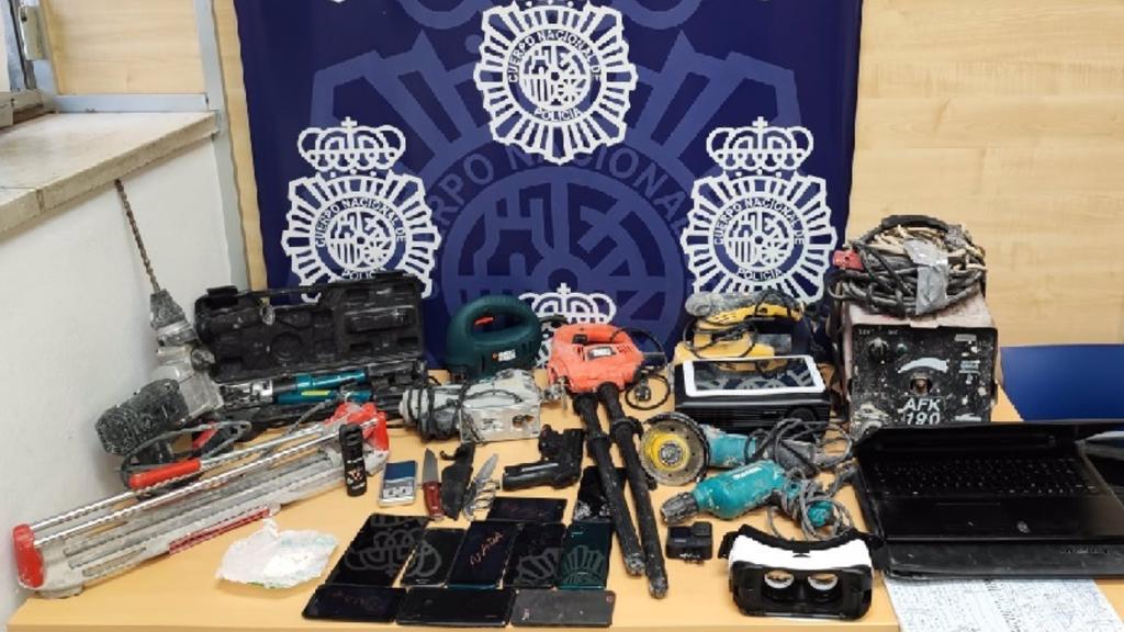 Material incautado dentro de la casa del Centro de Málaga que era usada como punto de venta de droga.