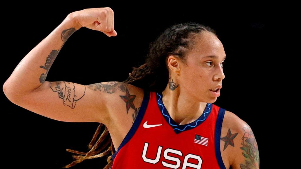 rittney Griner de los Estados Unidos gesticula durante un partido contra Australia en el Saitama Super Arena en su partido de cuartos de final de baloncesto femenino olímpico de Tokio 2020