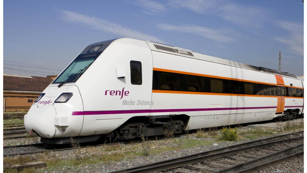 Tren de Renfe de Media Distancia.