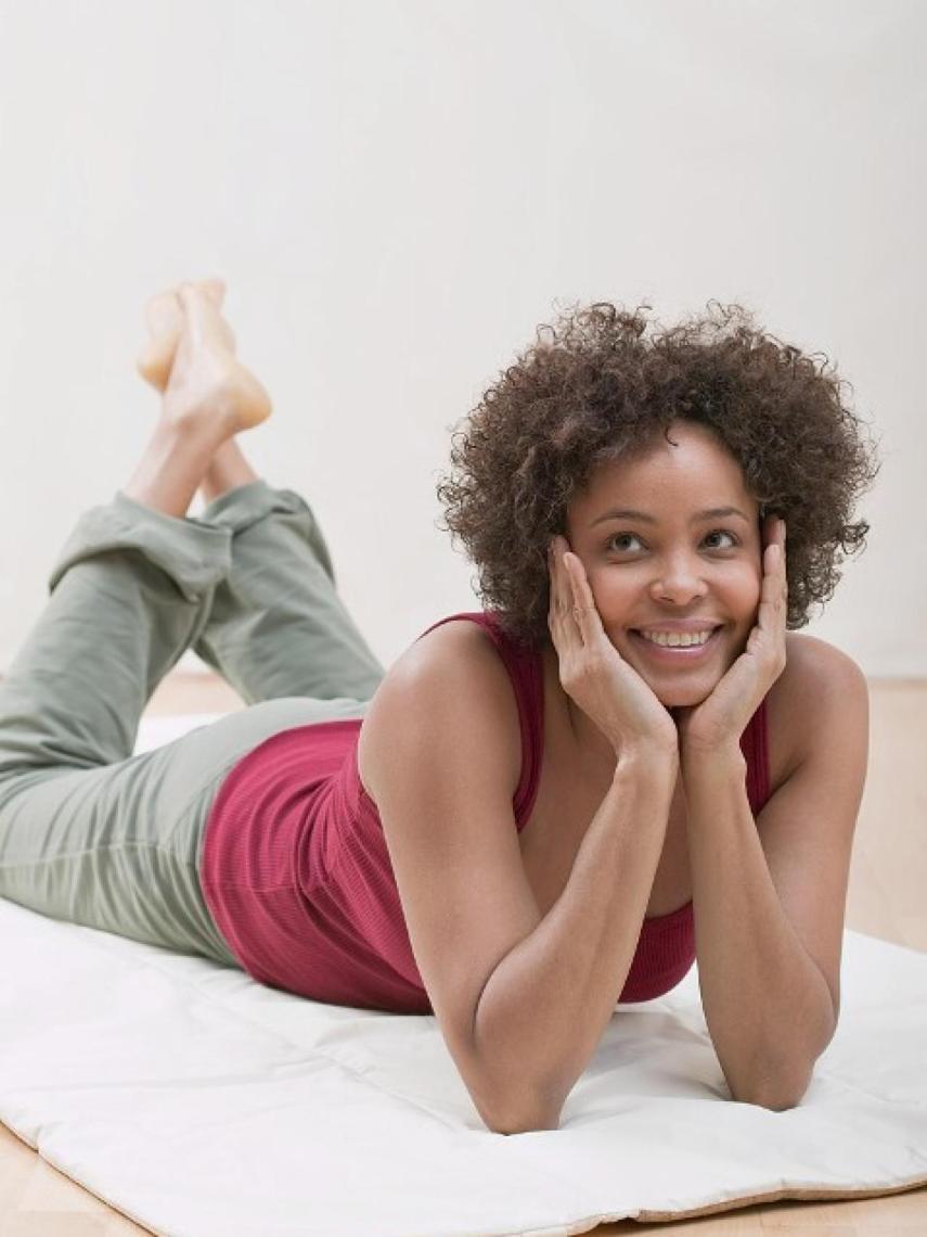 El yoga facial reduce los signos de la edad.