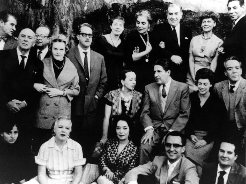 Dolores Olmedo tuvo una intensa vida social siempre rodeada de  intelectuales, artistas, políticos, empresarios...