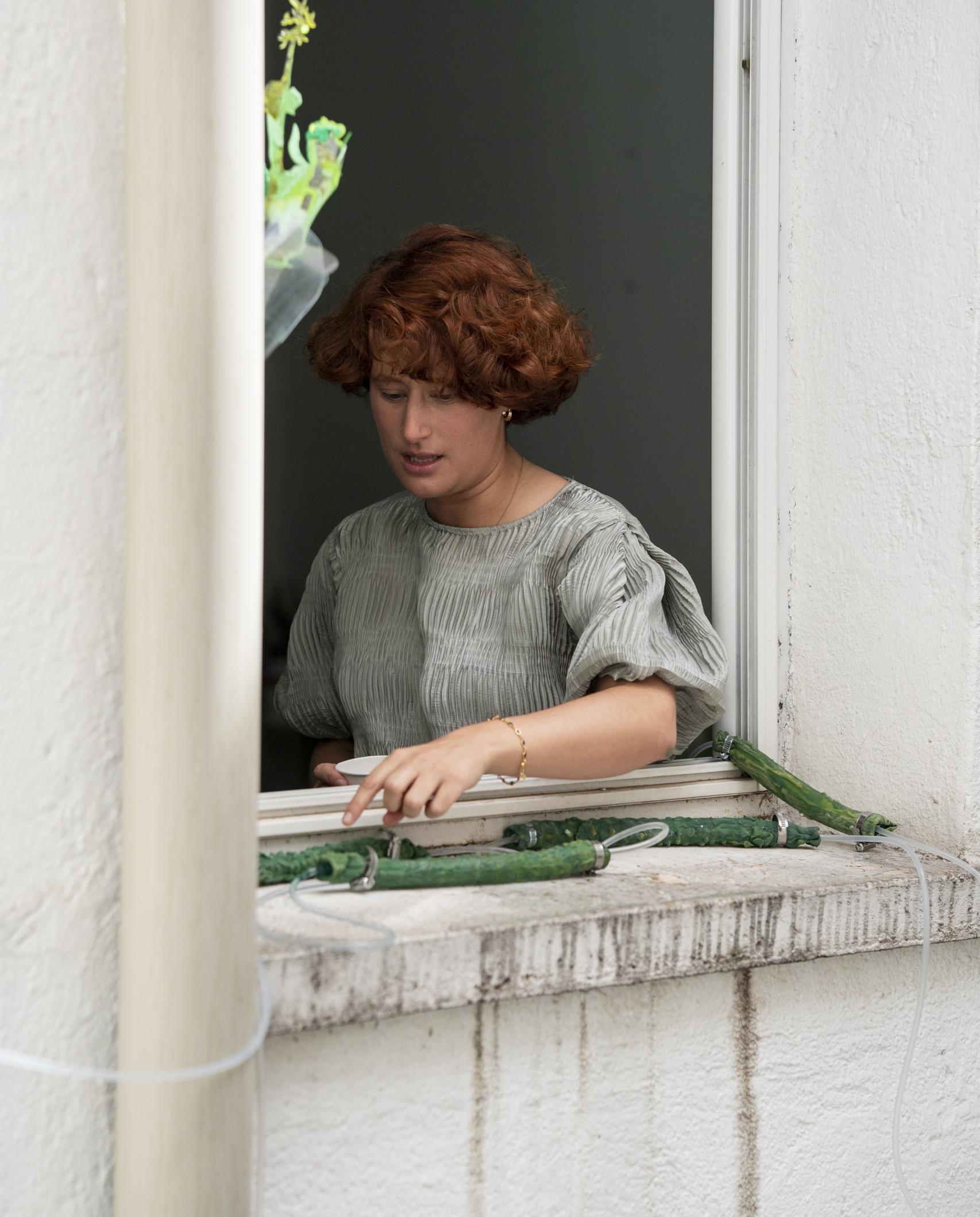 La artista, en la presentación de la obra