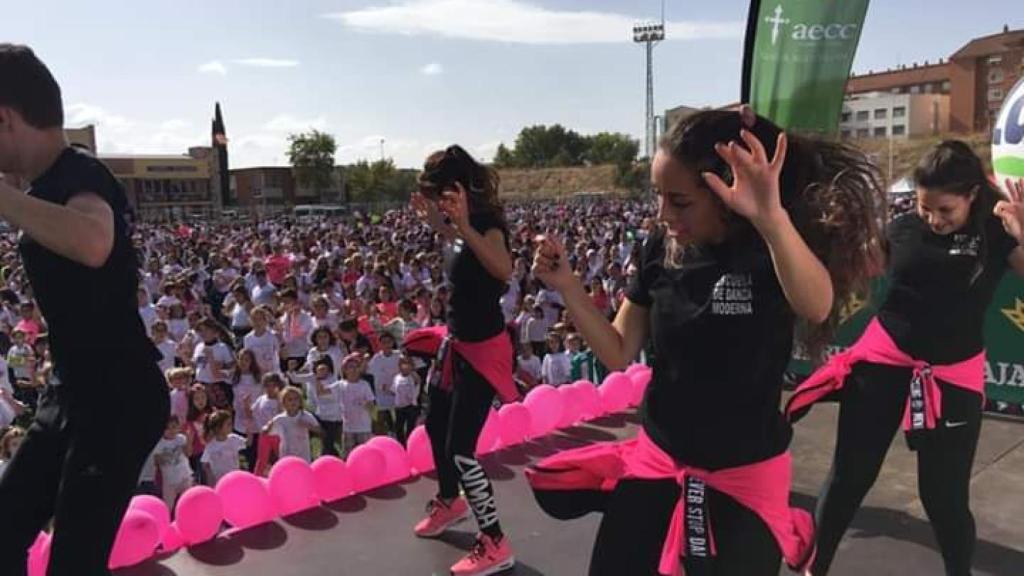 Funky Fusion bailando en favor de la AECC Zamora