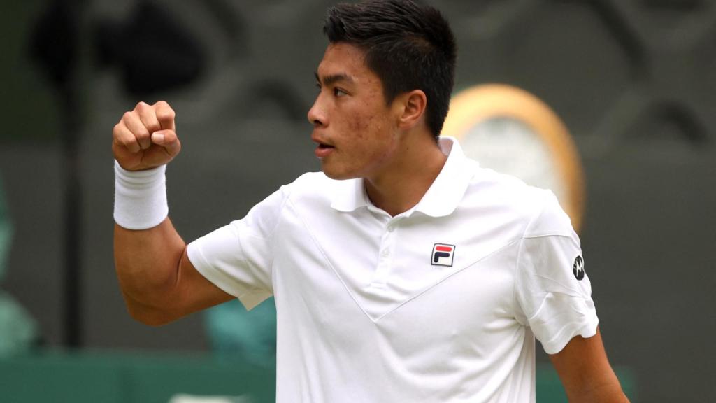 Brandon Nakashima celebra.