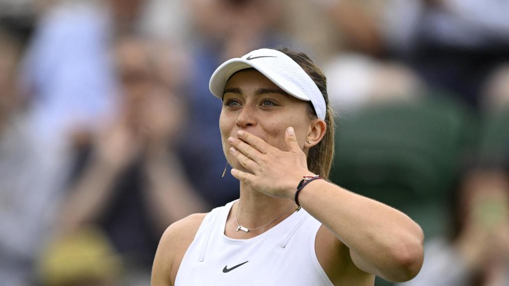 Paula Badosa manda un beso.