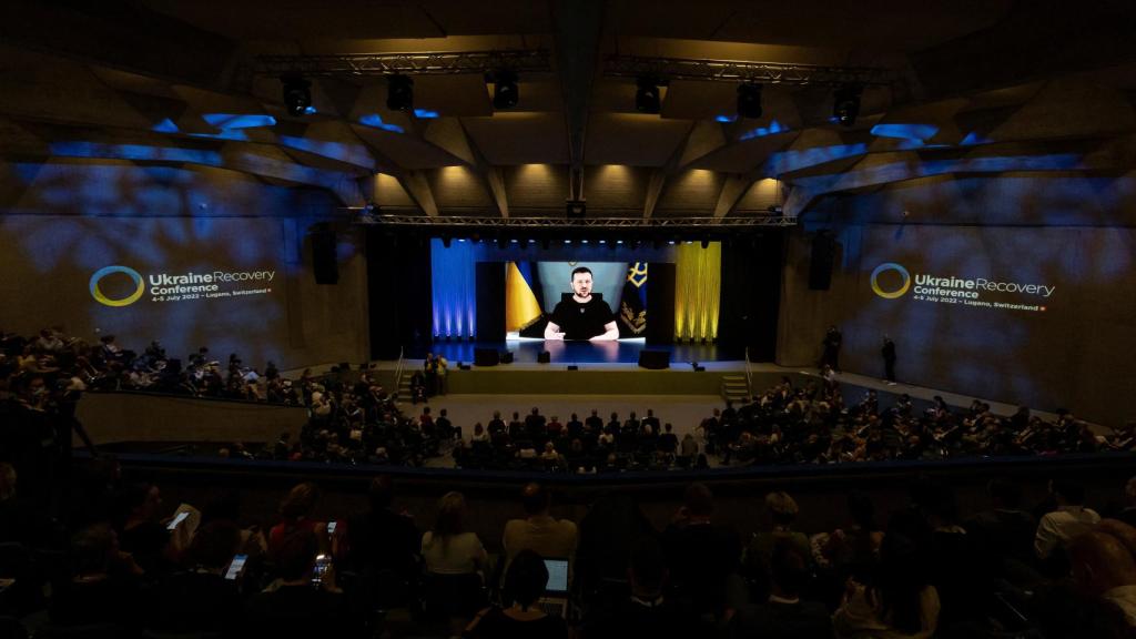 El presidente ucraniano, Volodímir Zelenski, durante la Conferencia para la Recuperación de Ucrania, en Lugano, Suiza.