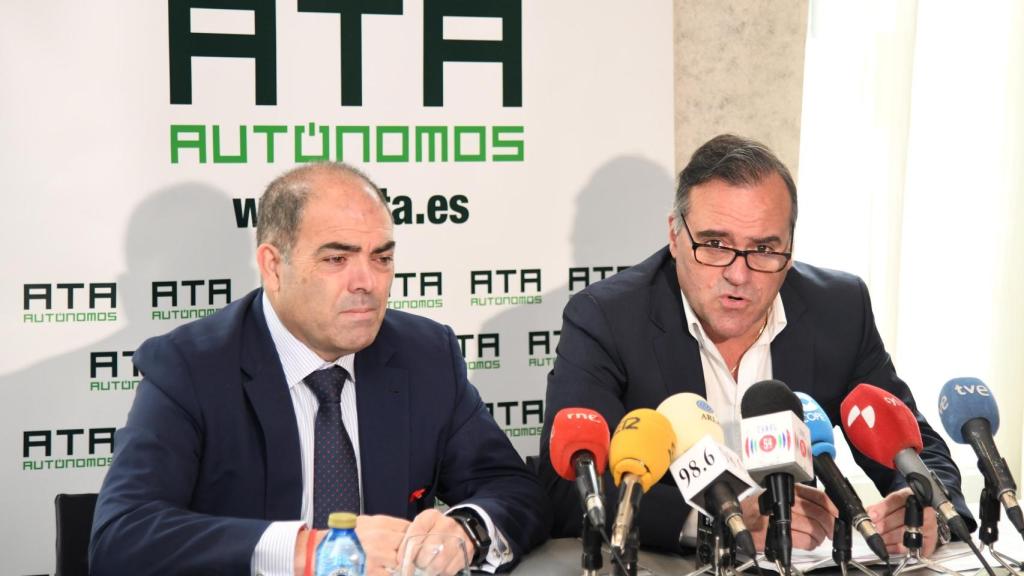 Domiciano Curiel, presidente de ATA en Castilla y León (d) junto al presidente nacional, Lorenzo Amor, en una imagen de archivo