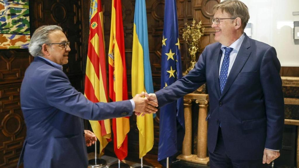 Manolo Mata en su última visita a Ximo Puig en el Palau de la Generalitat.
