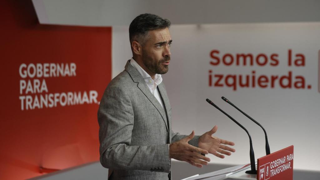 Felipe Sicilia, portavoz de la Ejecutiva del PSOE, este lunes en Ferraz en rueda de prensa.