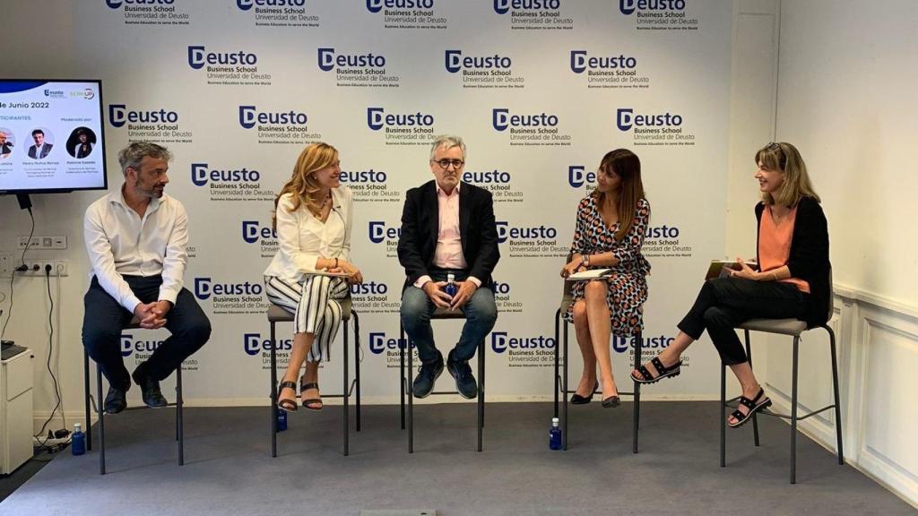 Reciente presentación en Madrid del libro 'Artículos #DeFirma 2019-2020-2021'. De izquierda a derecha: Pedro Muñoz, cofundador de BerriUp;  Carmen Carpintero, embajadora de AABAN; José Zudaire, director general de Spaincap; Amaia Legorburu, mentora de BerriUp y Patricia Casado, directora de la aceleradora.