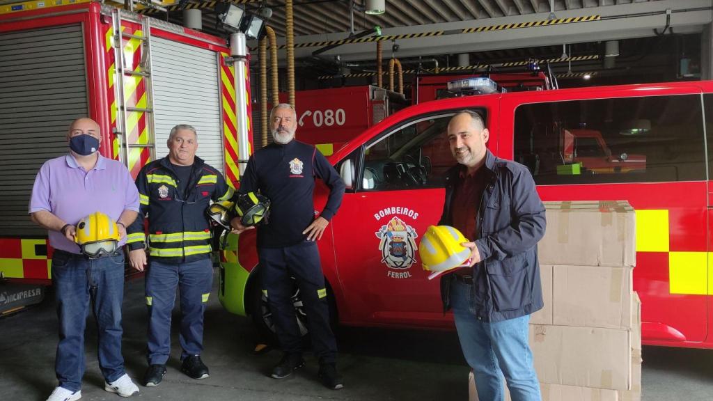 Donación de cascos de bomberos a los servicios sanitarios de Ucrania