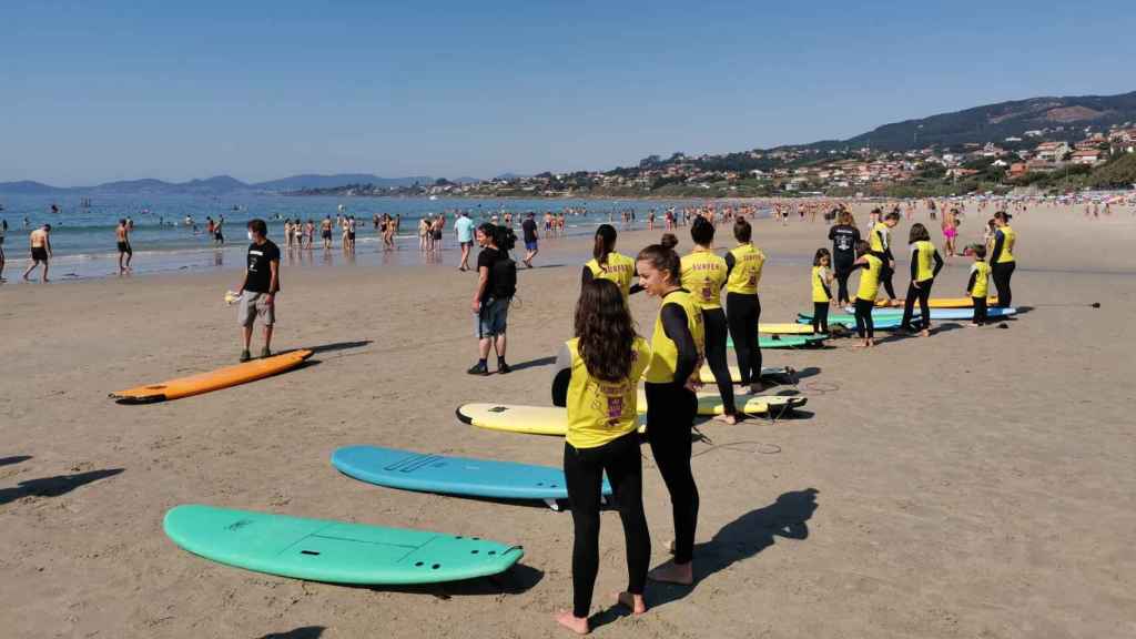 Jornada de bautismo de surf.