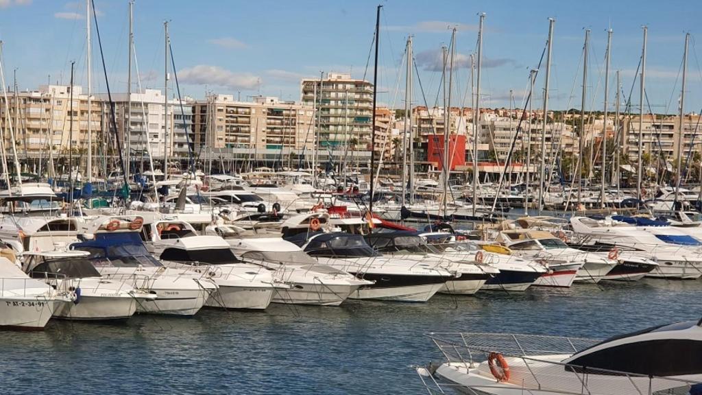 Foto de archivo de un puerto español.