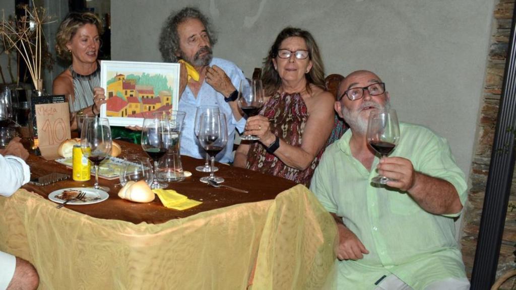 Enrique y Carmen invitan a los vecinos de Ahigal de los Aceiteros a vivir el solsticio de verano en su bodega