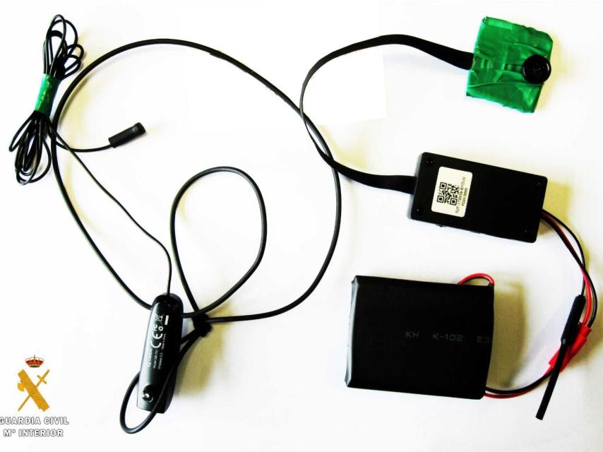 Dispositivos intervenidos por la Guardia Civil.