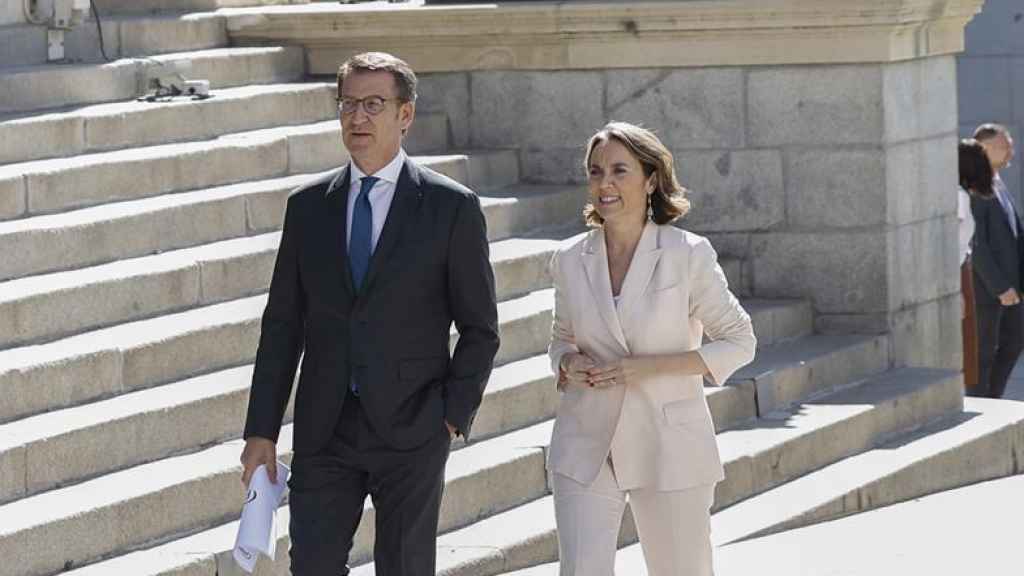 Alberto Núñez Feijóo y Cuca Gamarra, este martes a su llegada al Congreso de los Diputados.