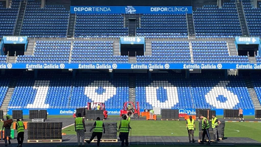 Inicio de los preparativos para que el Estadio de Riazor acoja el Morriña Fest.