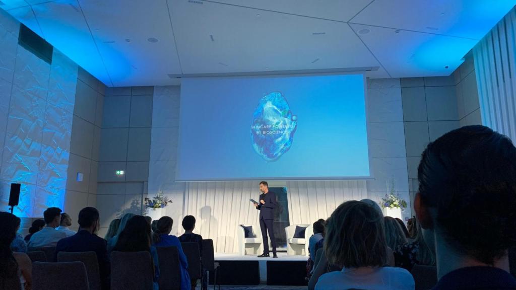 Gregory Benoit durante el acto de bienvenida