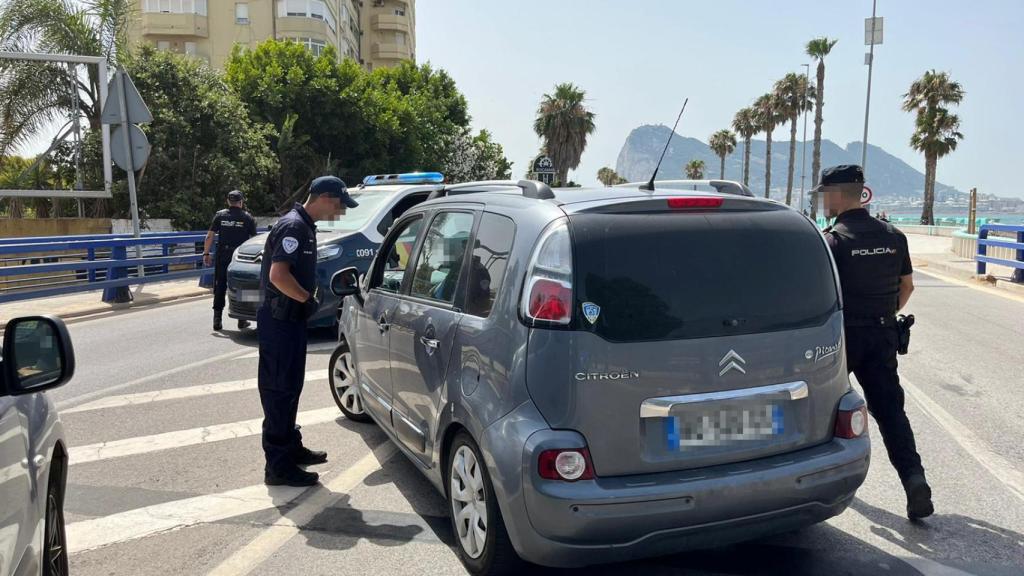 Un grupo de policías extranjeros durante una intervención.