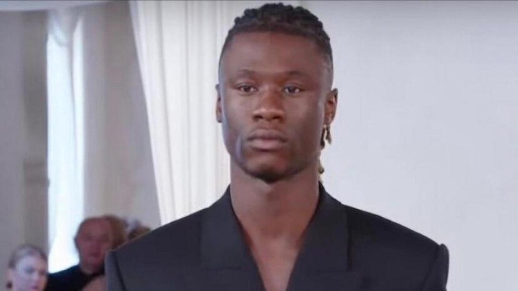 Eduardo Camavinga, desfilando para Balenciaga en la Paris Fashion Week