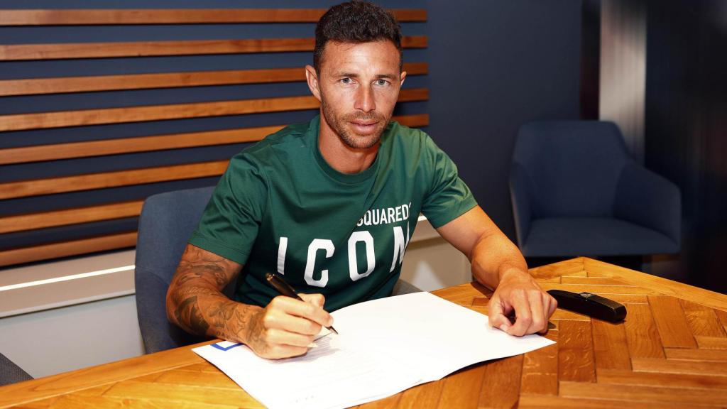 Oficial: El proyecto tiene estandarte, el Málaga CF ficha a Rubén Castro