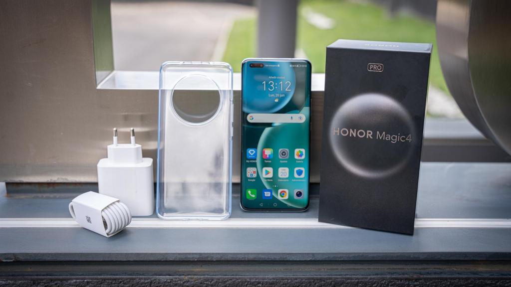 La caja del Honor Magic4 Pro incluye cargador de 100W y carcasa de plástico