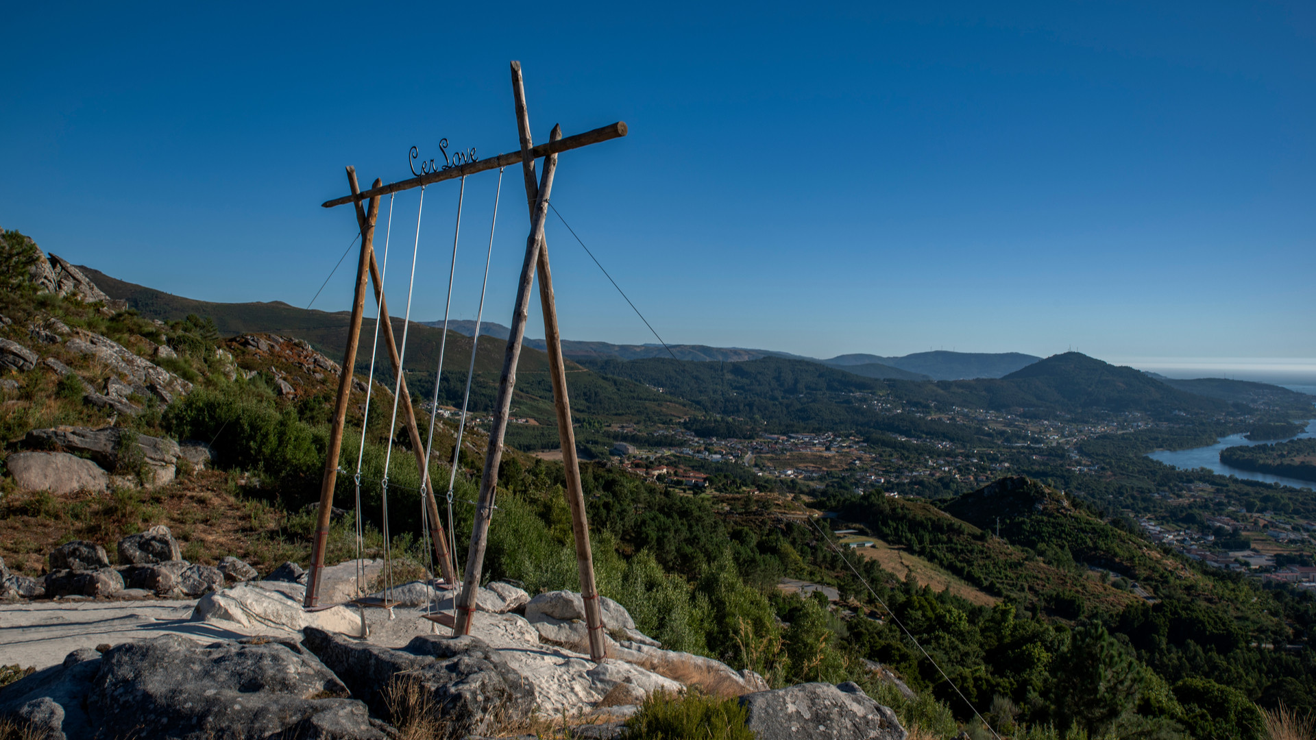 Columpio ‘Cerlove’ en el Mirador do Cervo. Foto: Shutterstock