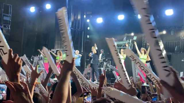 Abel Caballero durante la actuación de la orquesta Panorama en las fiestas de Coia 2022.