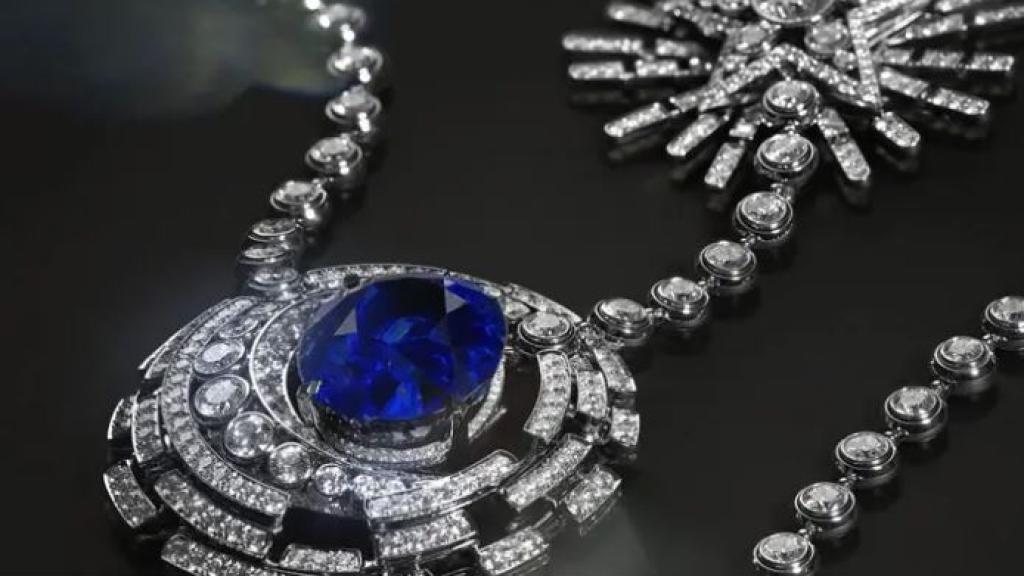 Detalle del collar más importantes de la colección de Chanel de 1932.