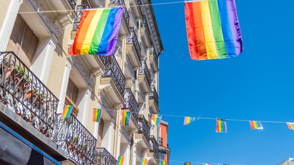 Qué calles están cortadas y a qué  líneas de autobuses afectan las Fiestas del Orgullo de Madrid